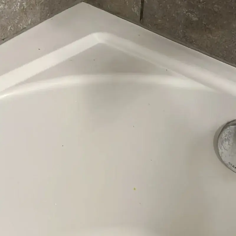 Clean bathtub and tile corner after a CleanieUp deep cleaning in Winter Garden, FL