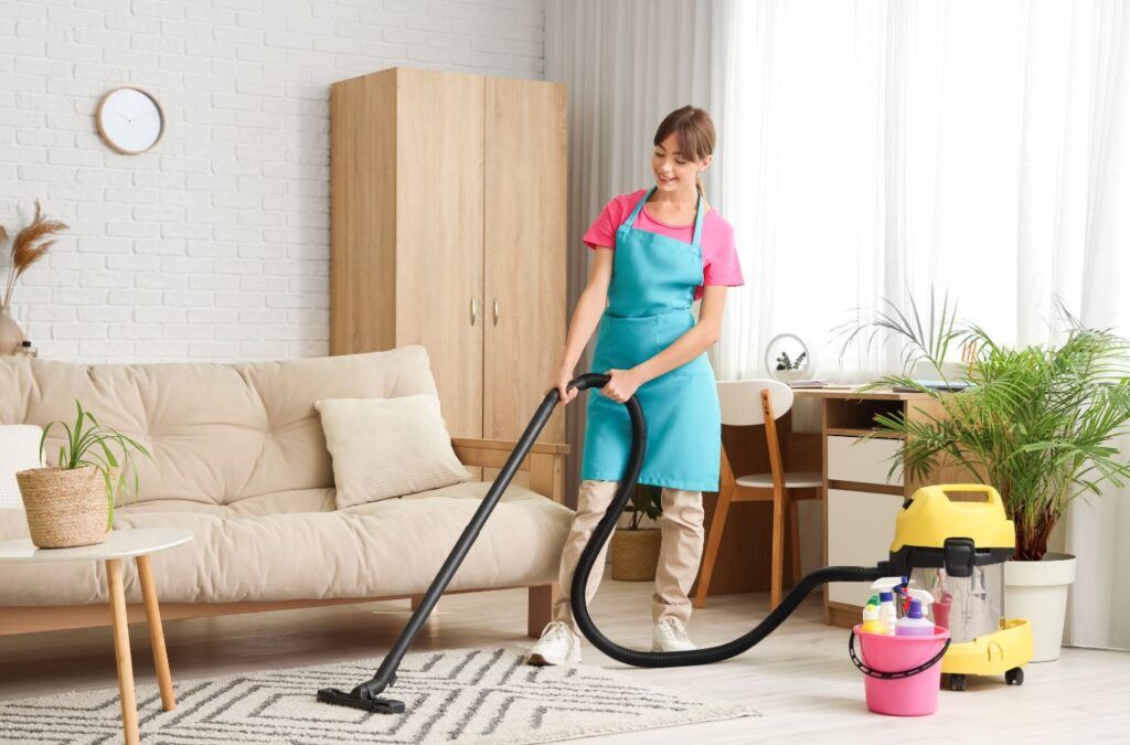 CleanieUp team member delivering Standard Cleaning in Oakland, FL with detailed dusting and floor care.