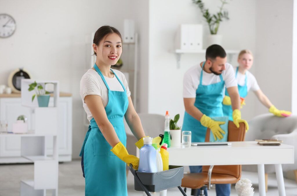 CleanieUp expert handling deep cleaning in Minneola, FL with precision tools and high-quality results. Deep Cleaning Near Me